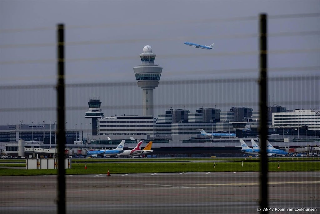 ILT: vliegtuig op Schiphol draait te vaak op vuile hulpmotor