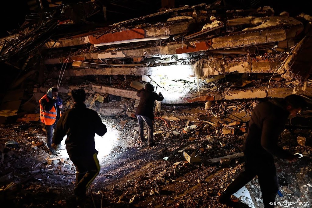 Nederlands reddingsteam haalt 7 mensen levend onder puin vandaan