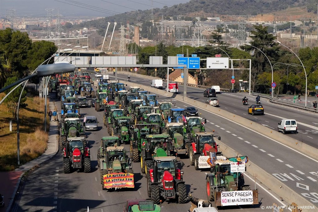 Duizenden boeren naar Barcelona op tweede dag protesten Spanje