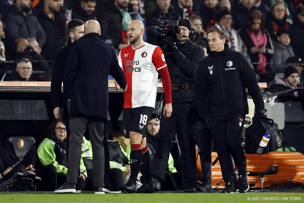 Aanvoerder Trauner haakt geblesseerd af bij Feyenoord