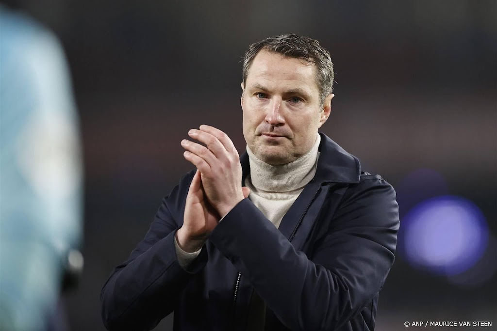 Trainer Priske van Feyenoord vraagt om steun van legioen