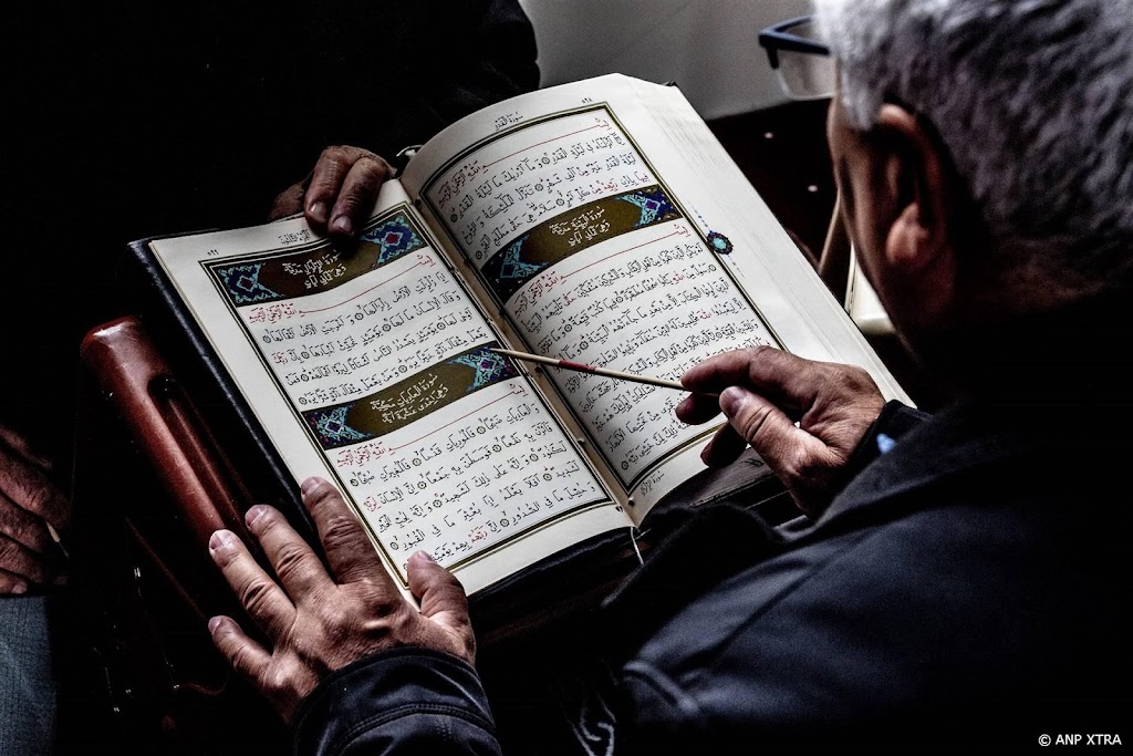 Kabinet belooft nieuwe poging voor Nederlandse imamopleiding