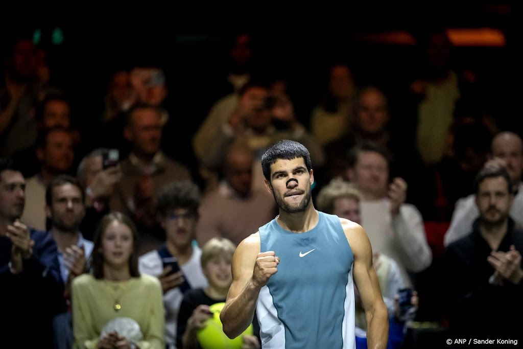 Alcaraz overtuigend naar halve finales ABN AMRO Open
