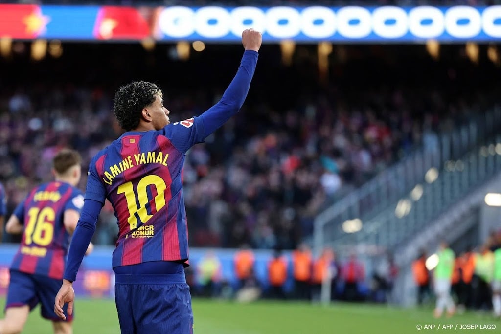 Barcelona boekt simpele zege dankzij Lewandowski en Lamine Yamal