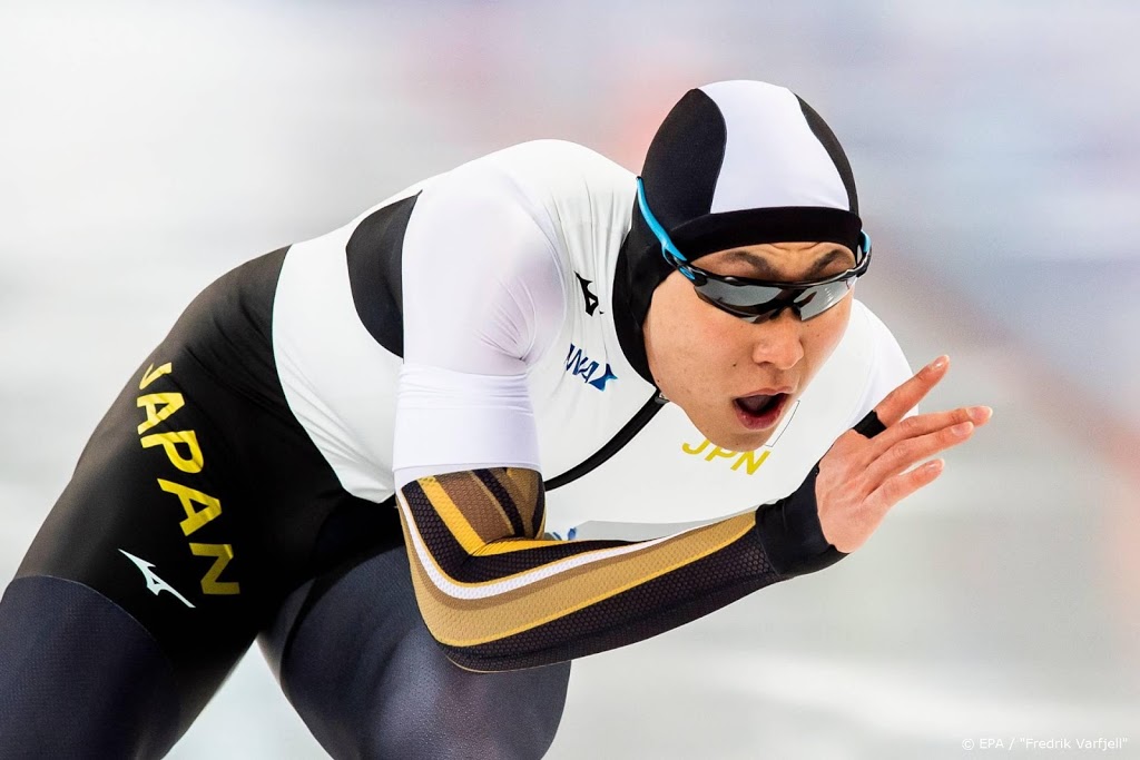 Shinhama wint 500 meter met evenaring van baanrecord in Thialf