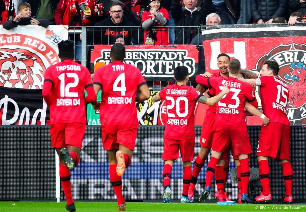 Leverkusen wint ruim van Frankfurt, Leipzig gelijk
