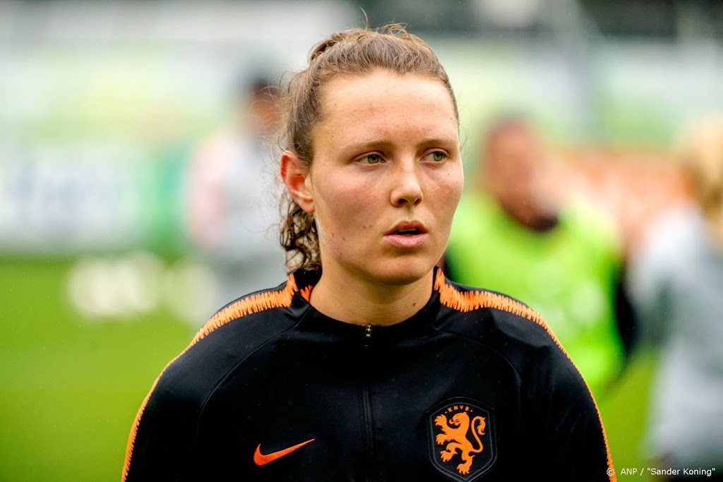 Aanvalster Kalma vervangt geblesseerde Miedema bij Oranje