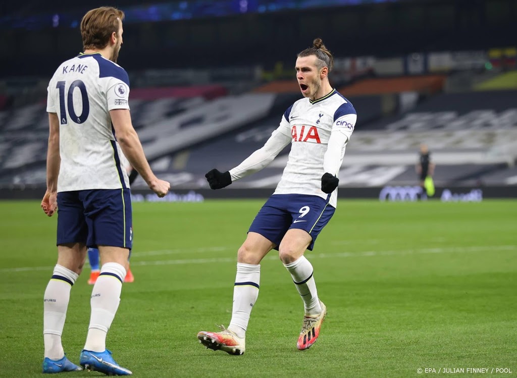 Kane en Bale trefzeker voor Spurs in Londense derby