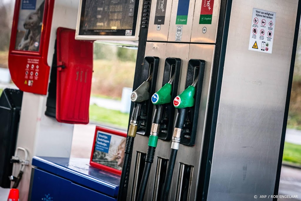 Benzineprijs stijgt dinsdag met dik 6 cent tot boven de 2,40 euro