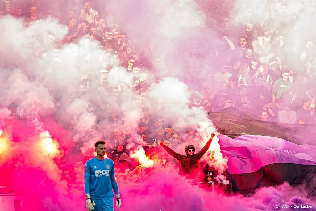 Boete en mogelijk geen publiek bij FC Groningen vanwege vuurwerk