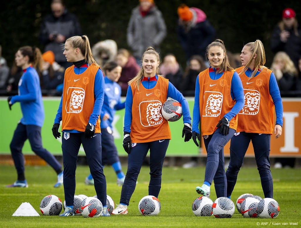 Voetbalsters Oranje beginnen EK-kwalificatie met duel in Italië
