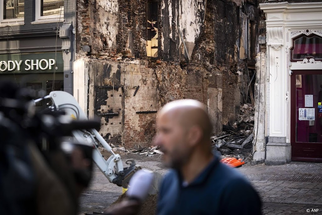 Burgemeester Marcouch bezoekt gebied in centrum Arnhem na brand 