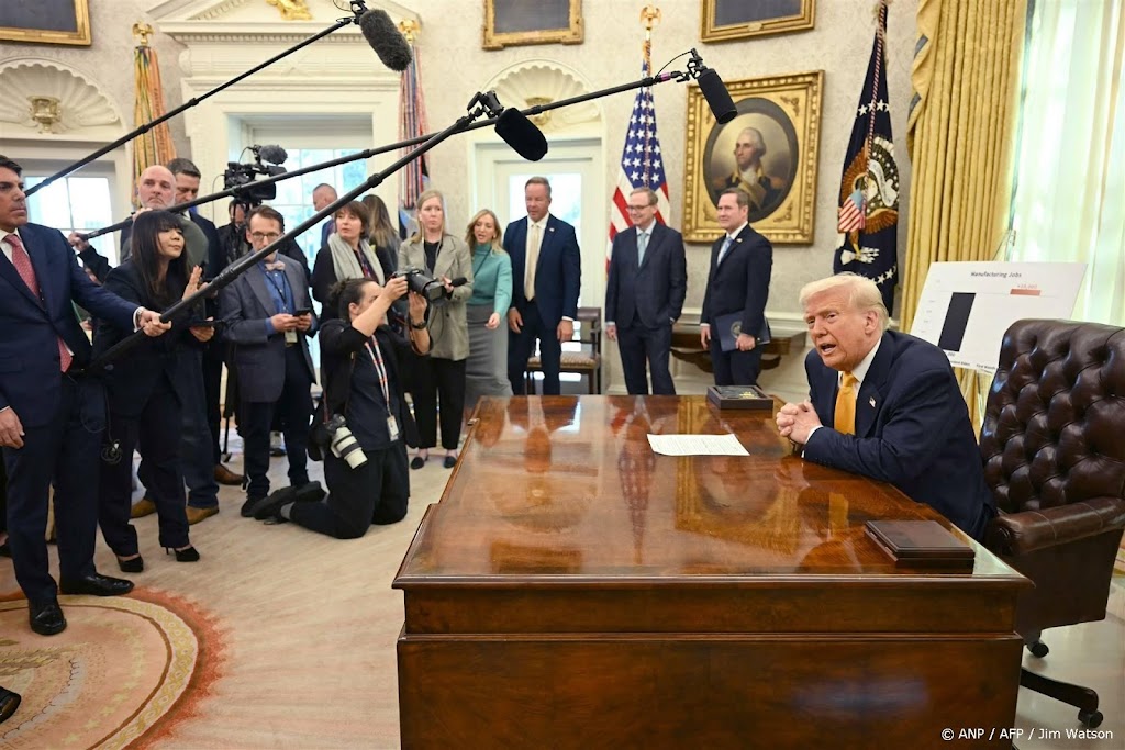 Trump dreigt met heffingen Canadese zuivel en hout vanaf vrijdag
