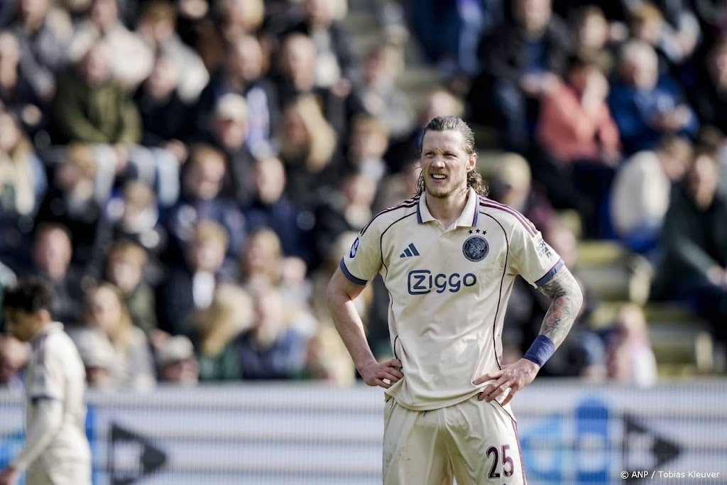 Spits Weghorst opnieuw in basis bij Ajax voor duel met Groningen 