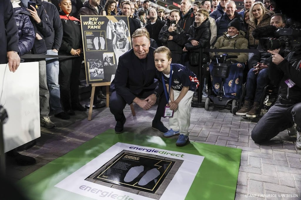 Koeman onthult tegel op Walk of Fame PSV
