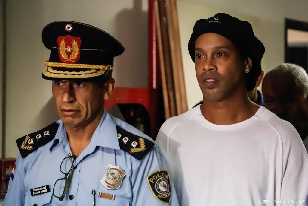 Ronaldinho met broer uit gevangenis en nu op huisarrest