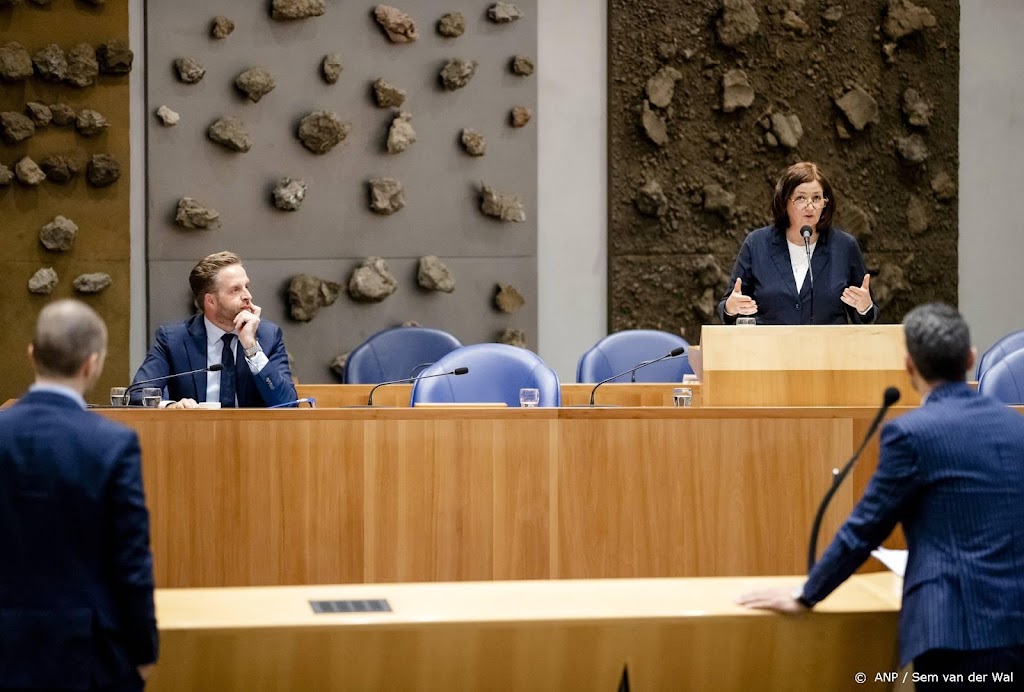 Mondkapjesdebat even geschorst om 'op orde brengen antwoorden'
