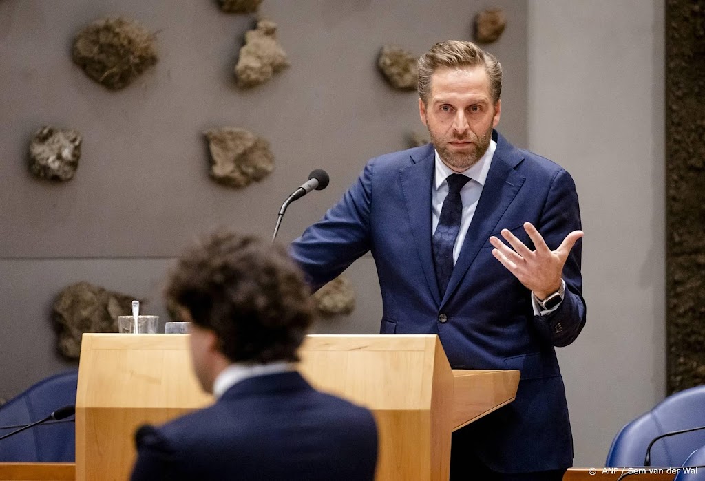 Linkse partijen: De Jonge bagatelliseert rol bij mondkapjesdeal