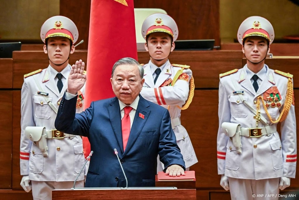 Lam consolideert macht in Vietnam als partijleider en president