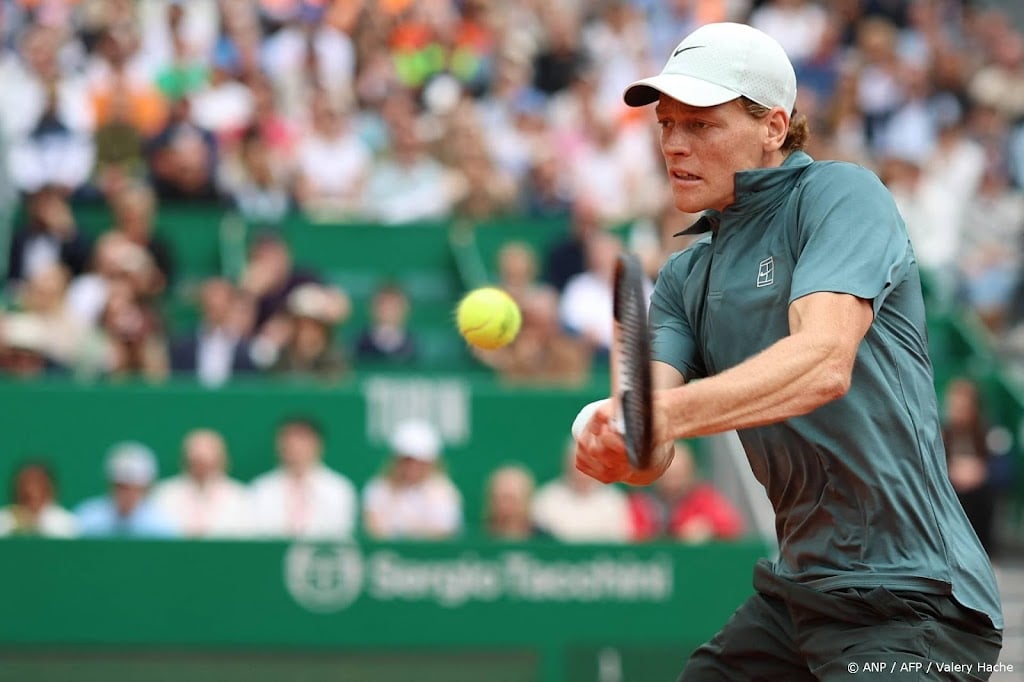 Sinner eenvoudig naar achtste finales in Monaco 