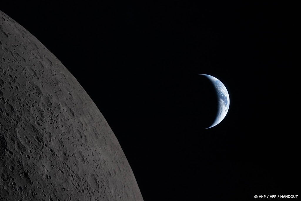 NASA publiceert historische foto Artemis II van 'earthset'