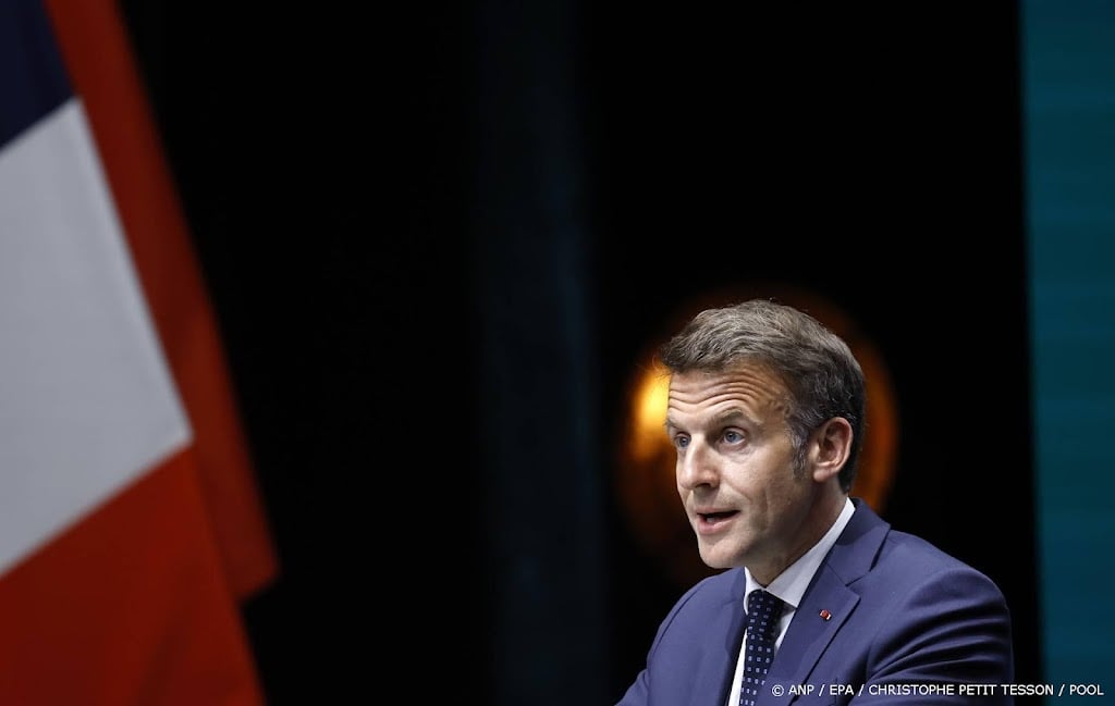 Macron: Fransen die vastzaten in Iran zijn onderweg naar huis
