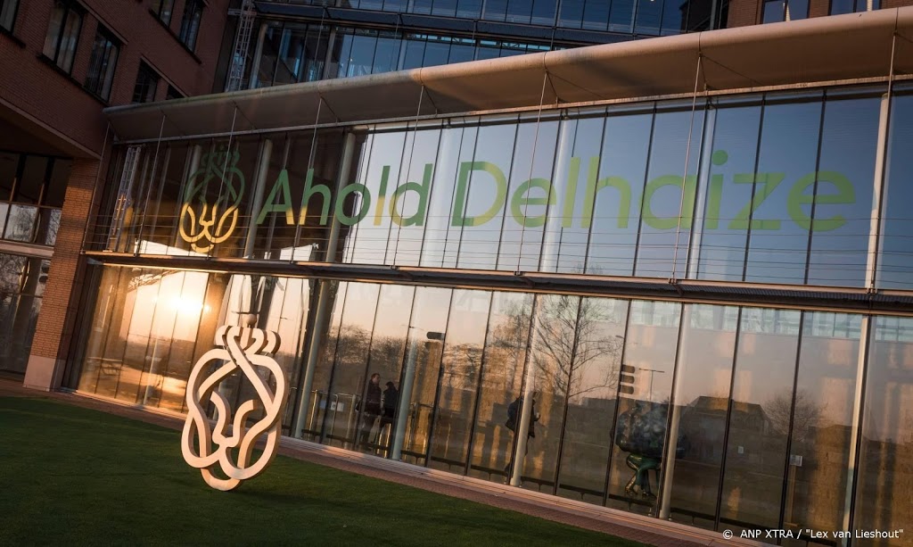 Ahold Delhaize voert kwartaalwinst met bijna de helft op
