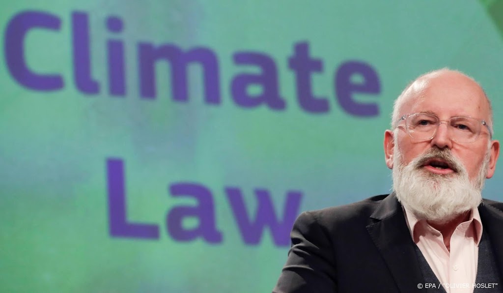 Timmermans wil meer steun voor kleine boerenbedrijven