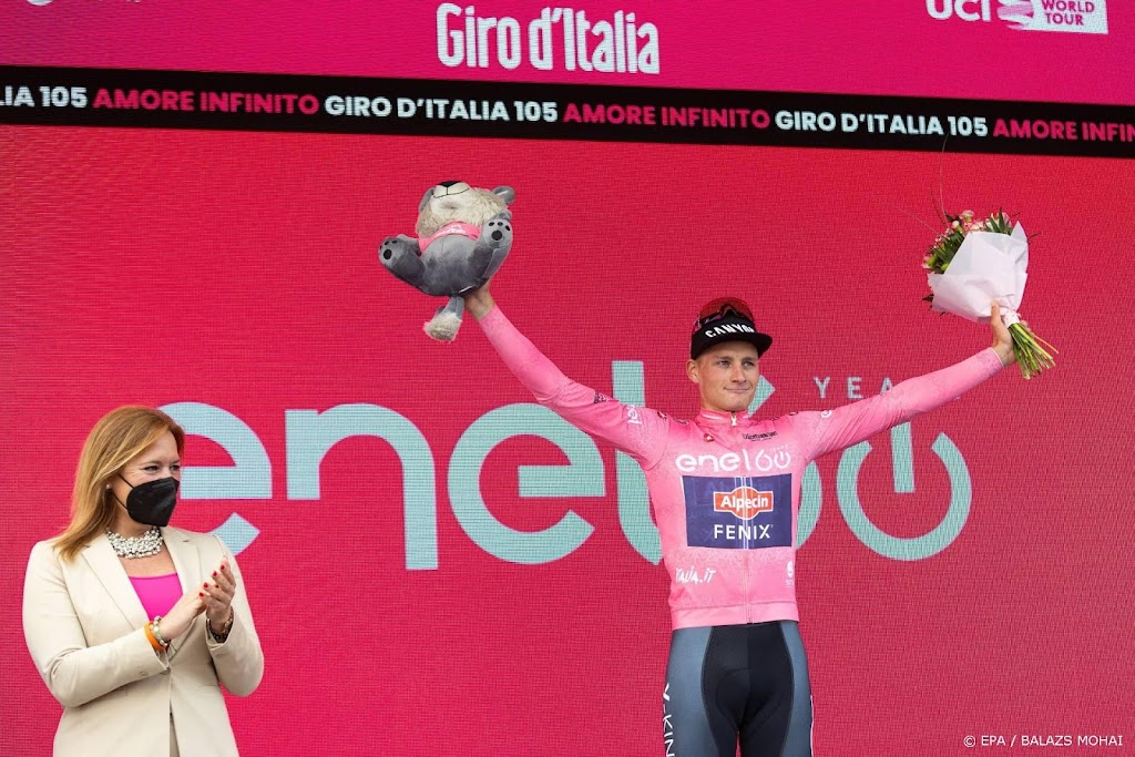 Van der Poel verdedigt roze trui in tijdrit Giro