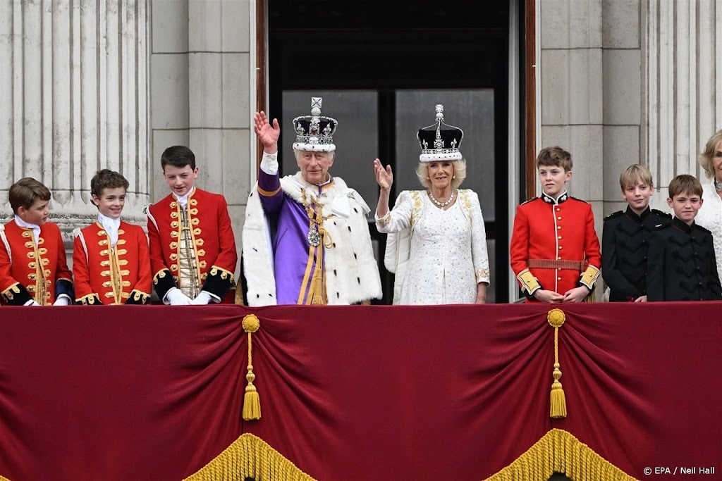 Zo'n 1,5 miljoen mensen zien kroning Charles en Camilla op NPO 1
