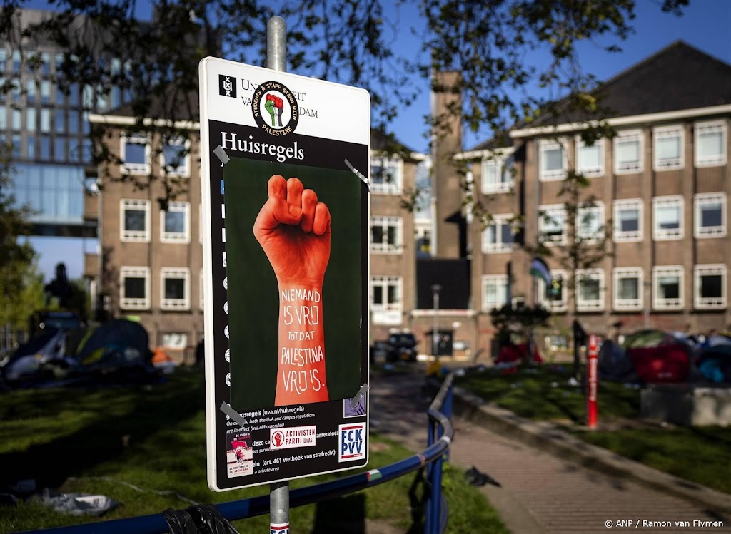 Docenten UvA in actie op Roeterseiland als steun aan studenten