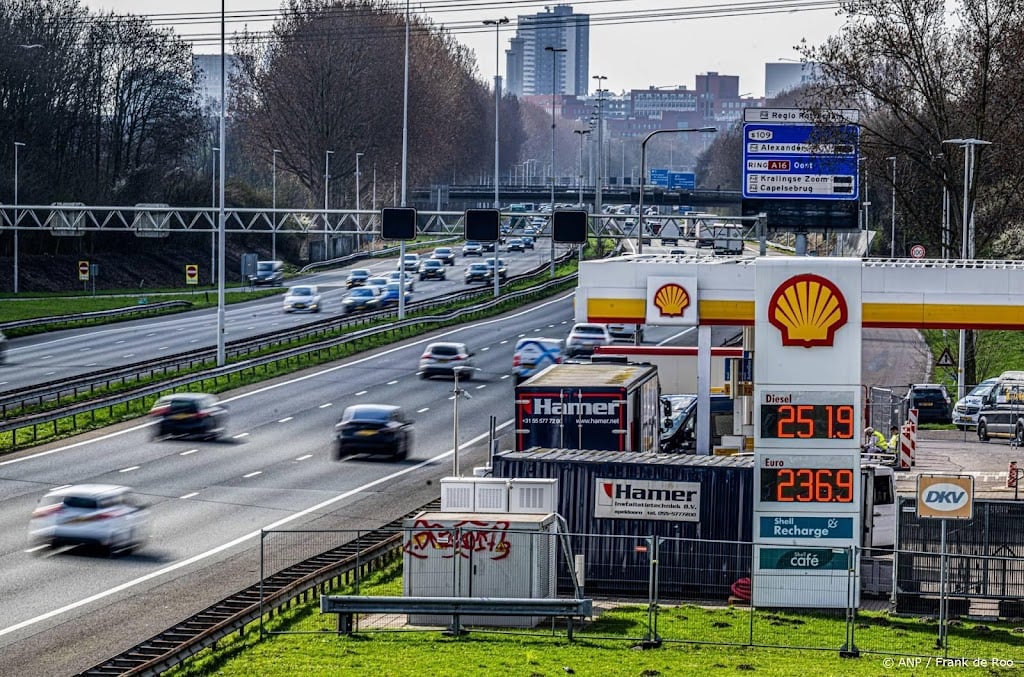 Onderzoek: Nederlanders rijden meer ondanks hogere prijs aan pomp