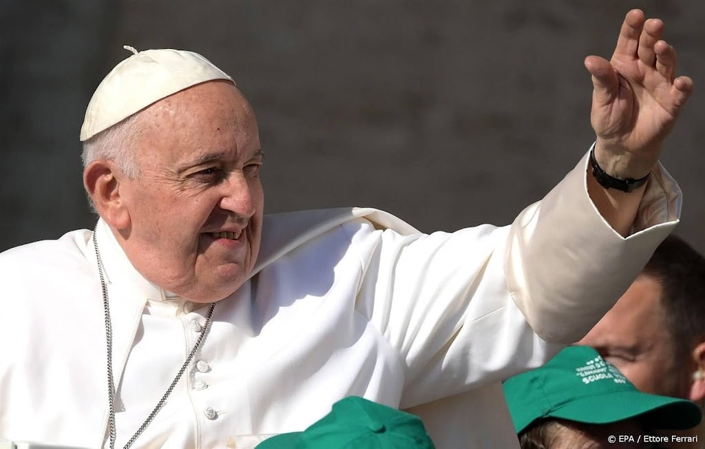 Paus Franciscus naar ziekenhuis voor darmoperatie