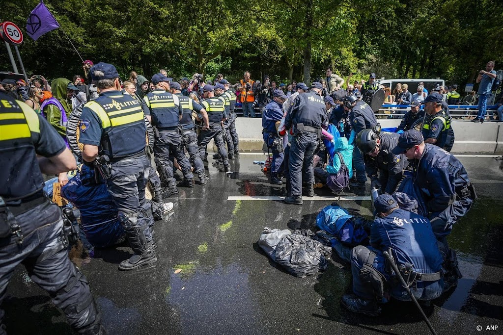 OM eist taakstraf tegen klimaatactivist A12 voor bijten agent