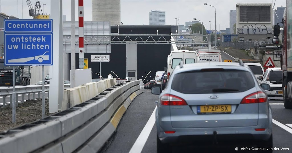 Twee weekenden verkeershinder op A10 door aanleg stiller asfalt