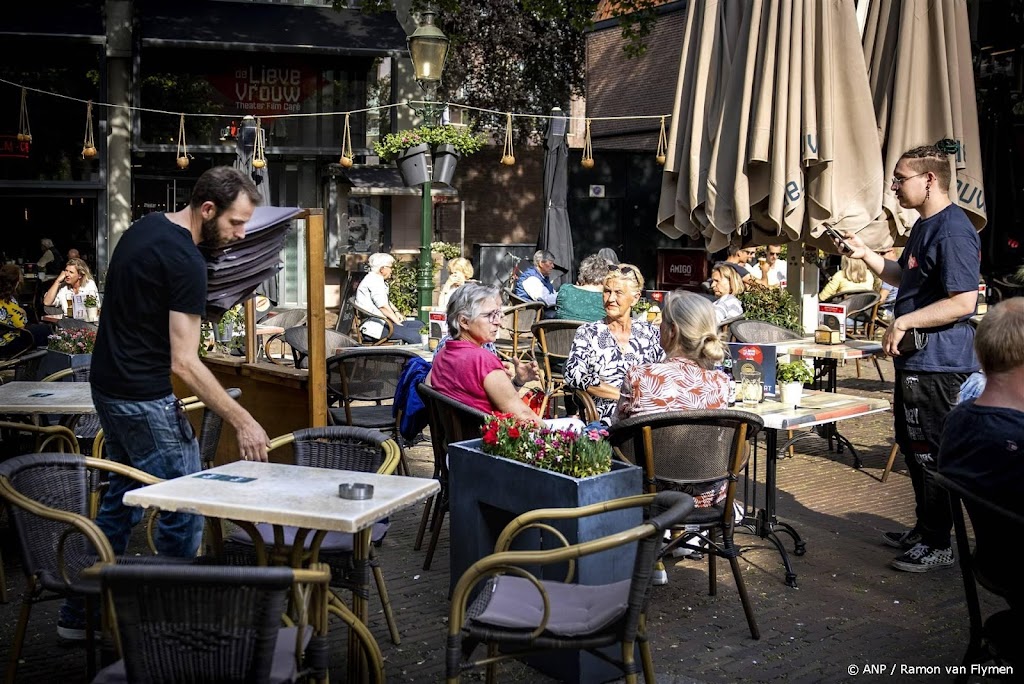 Consumenten besteden meer aan goederen en diensten