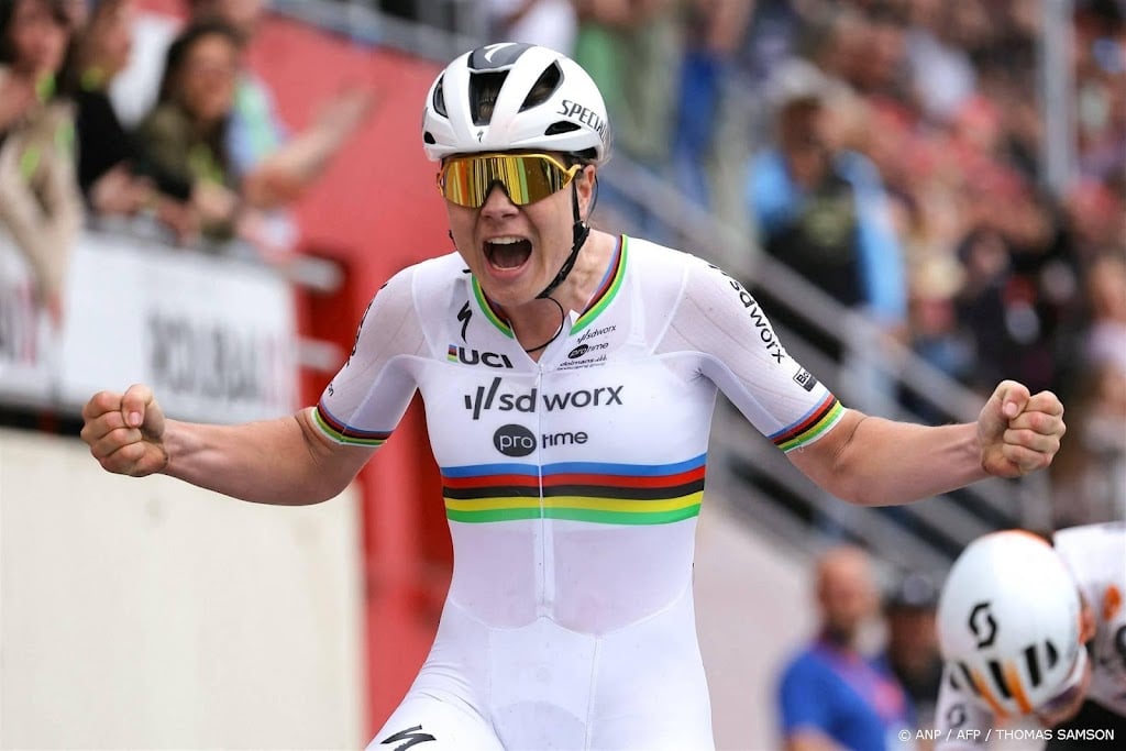 Wielrenster Kopecky wint ook tweede etappe in Groot-Brittannië