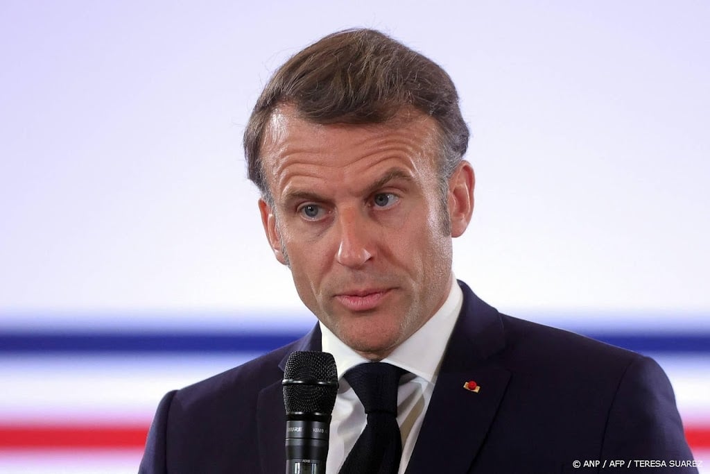 Franse president Macron brengt bezoek aan Groenland