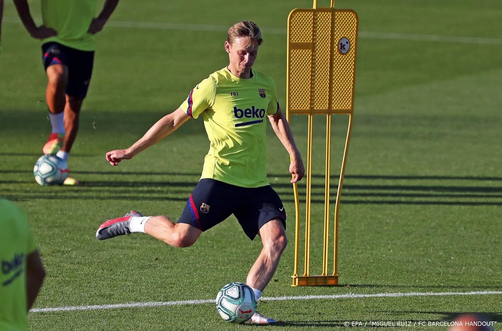 De Jong traint weer bij FC Barcelona