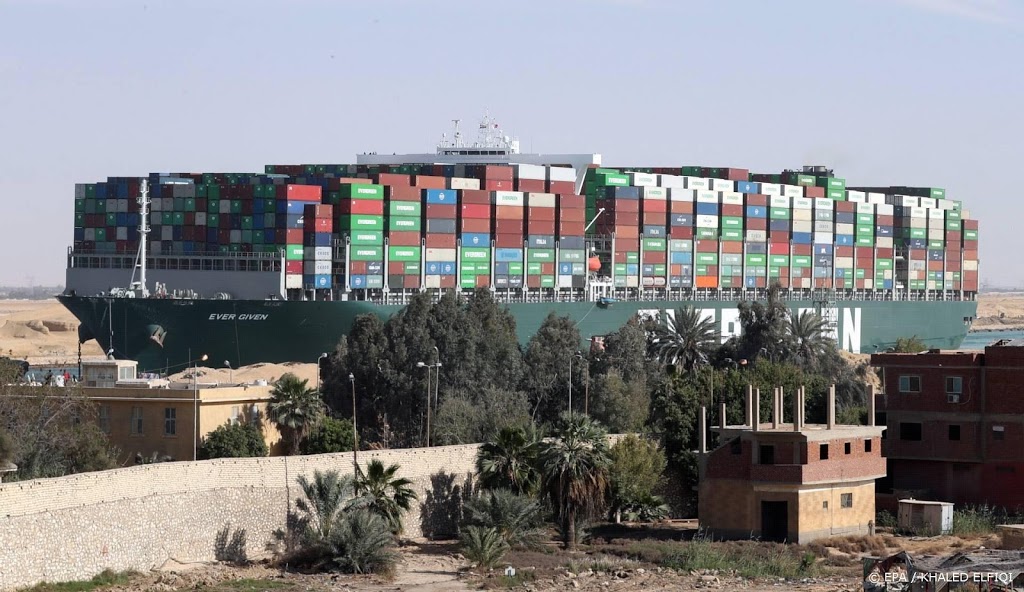 Blokkeerschip Suezkanaal kan weg weer vervolgen