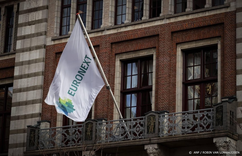 Shell klimt op Damrak na bericht hogere beloning aandeelhouders