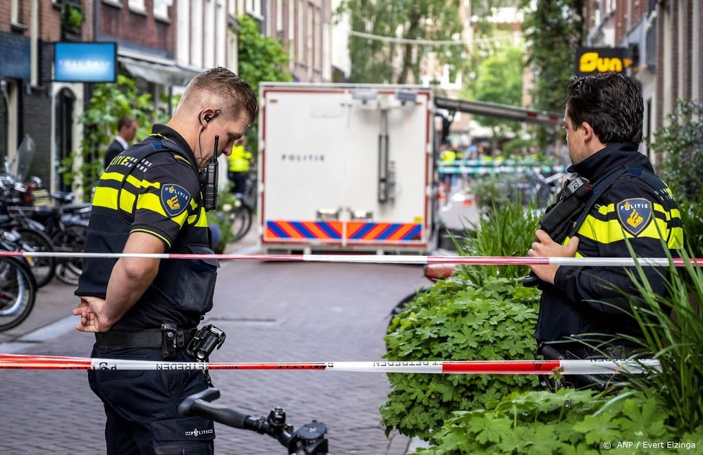 Politie Amsterdam vraagt GeenStijl beelden De Vries weg te halen