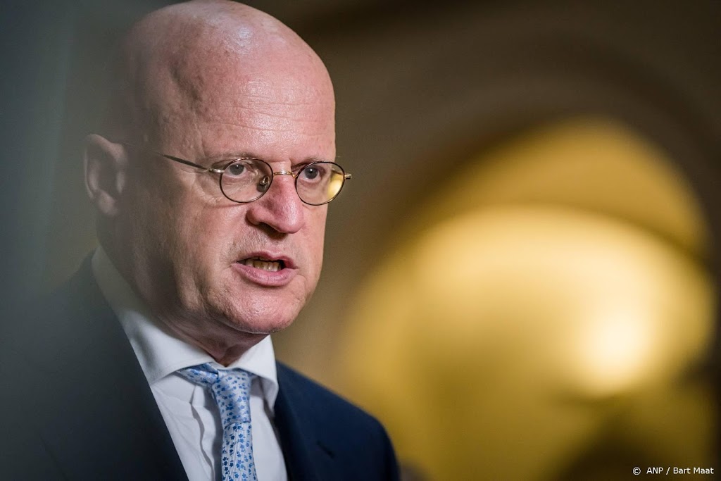 Grapperhaus: extra beveiligingsmaatregelen na aanslag De Vries