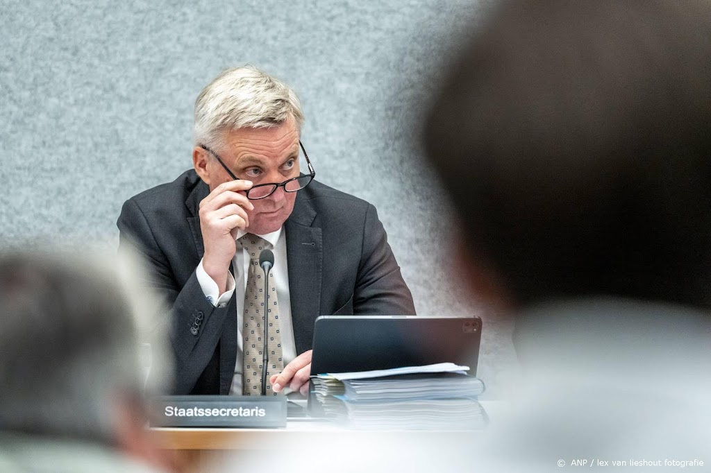 Van der Burg: eerst rust in Budel, dan praten over openhouden azc