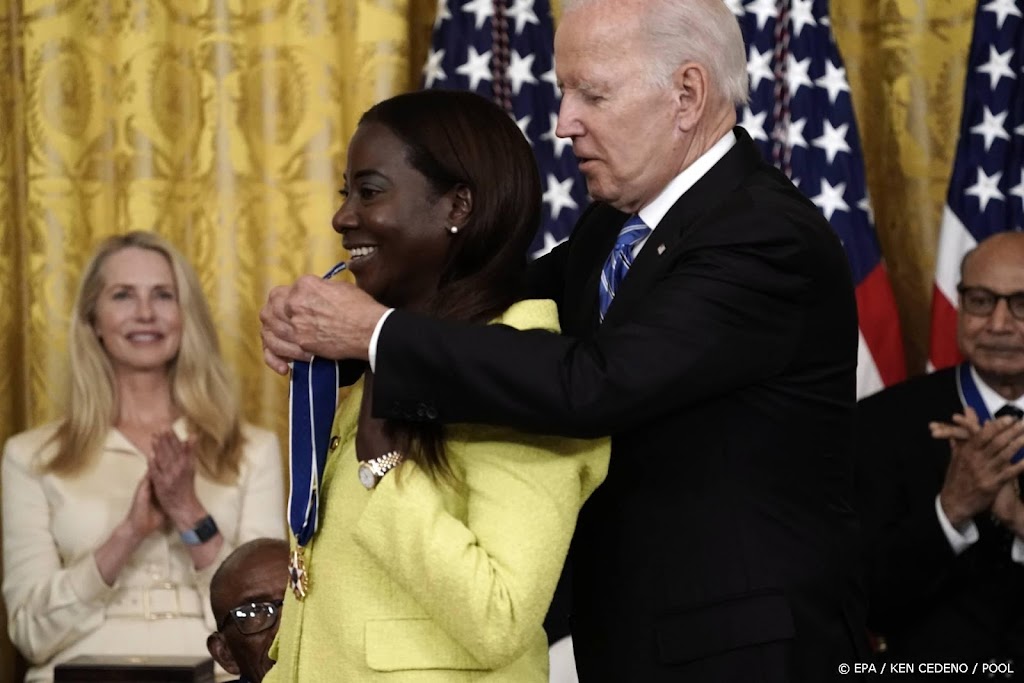 Hoge onderscheiding Biden voor Biles, Rapinoe en wijlen McCain