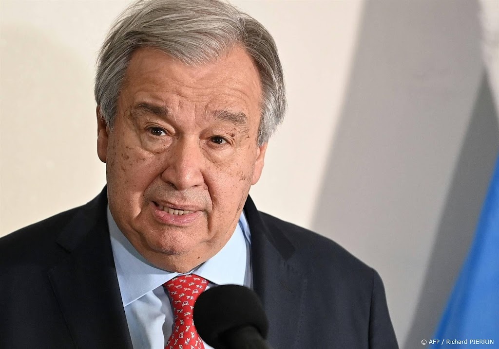 VN-baas António Guterres roept op tot stoppen met clusterwapens