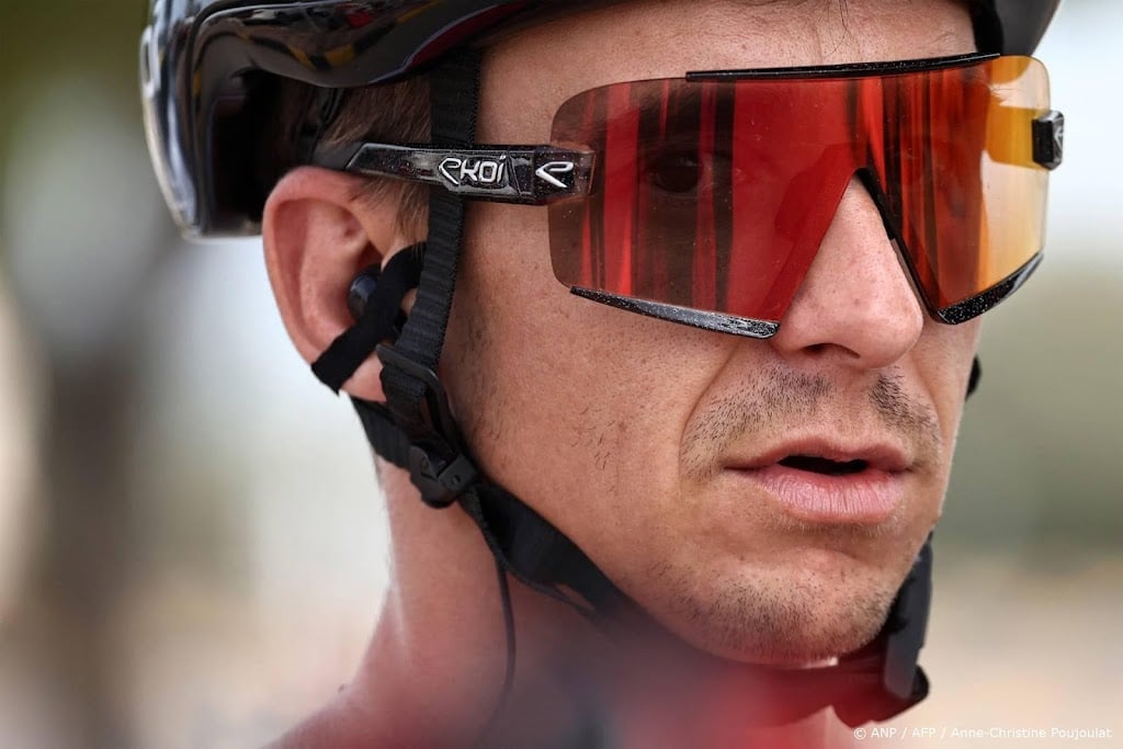 Boete, strafpunten en gele kaart voor Franse renner Coquard