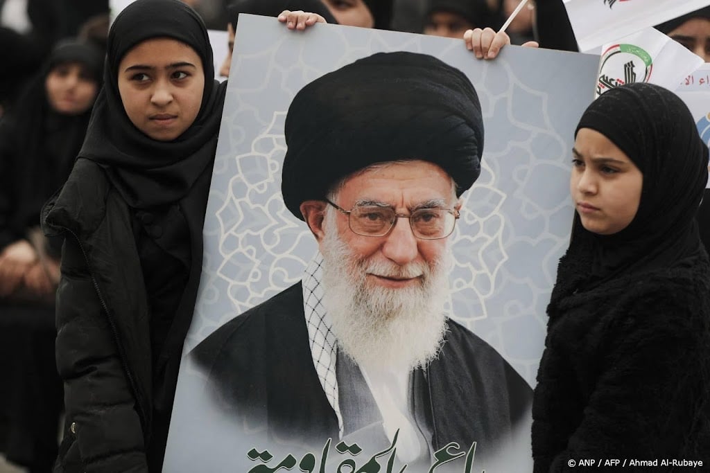 Ook in Qom massaal afscheid van gedode Khamenei