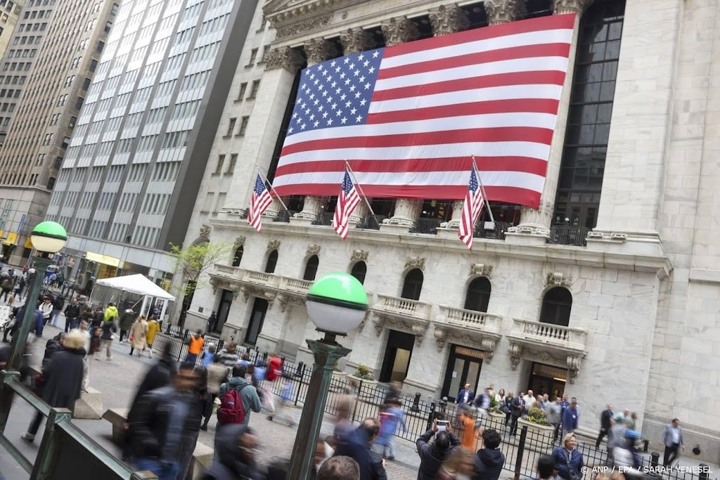 Chipaandelen dalen op gemengd Wall Street, Dow verder omhoog