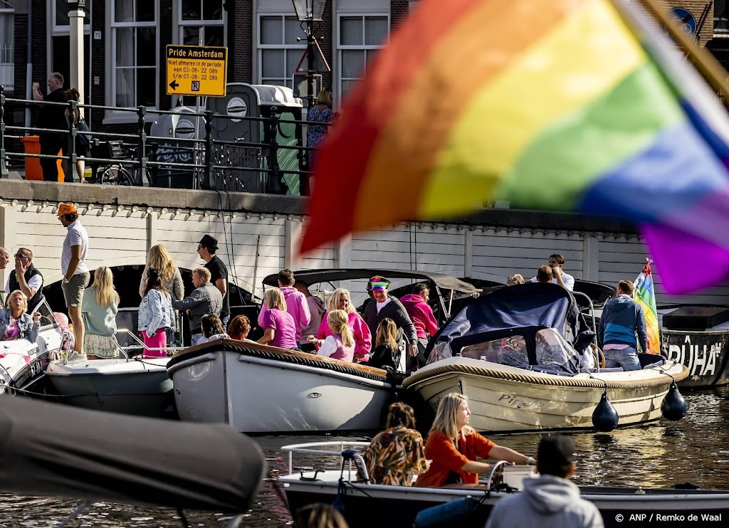 Zo'n 66 ton afval opgeruimd in centrum Amsterdam na Canal Parade